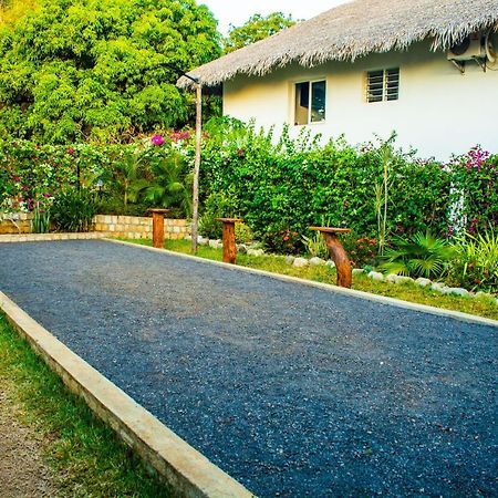 Tiako Villas Ambondrona  ภายนอก รูปภาพ