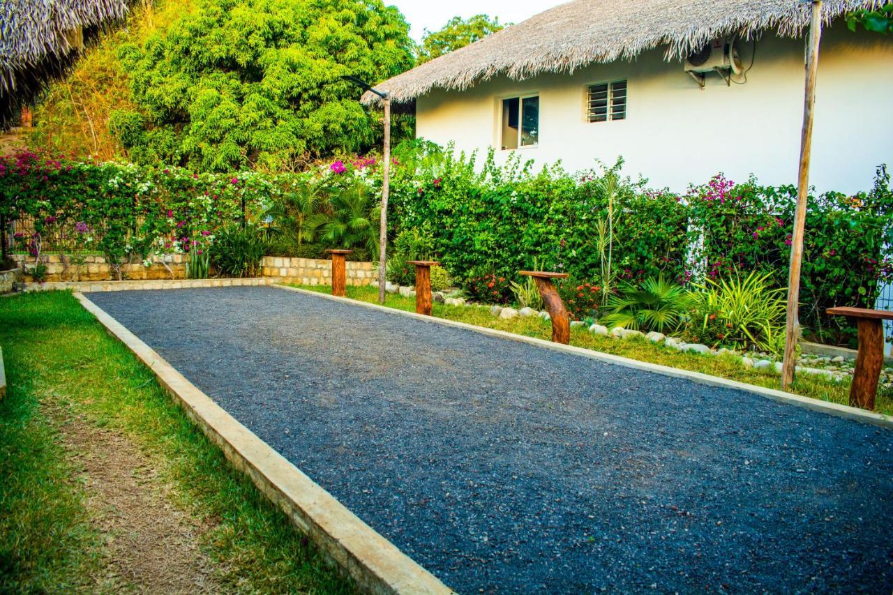 Tiako Villas Ambondrona  ภายนอก รูปภาพ